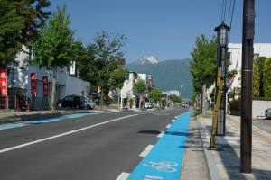 正面突き当りが穂高駅