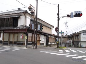 小諸本町交差点を右に入る