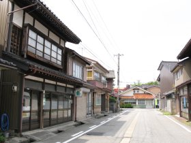 魚津宿本陣跡の近く