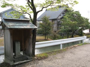 小屋に入った道標