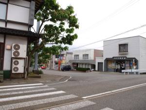 加賀温泉駅裏
