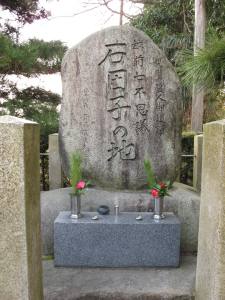 「石だんご」の石碑