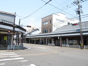 武生・札の辻を出発