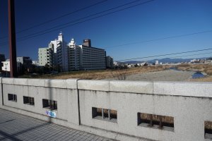 大和田橋で浅川を渡る