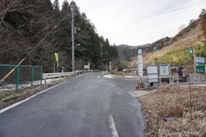 小仏バス停：本日の終点