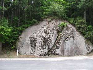 巨岩ふたつ