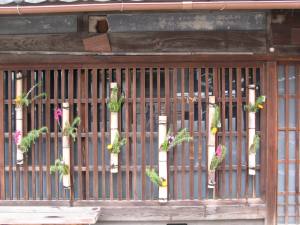 格子に花を活ける