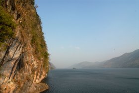 トンパブームのダム湖
